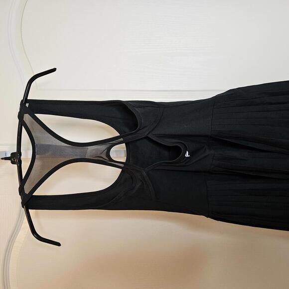 Stylish Black Pleated Dress - Picture 5 of 7